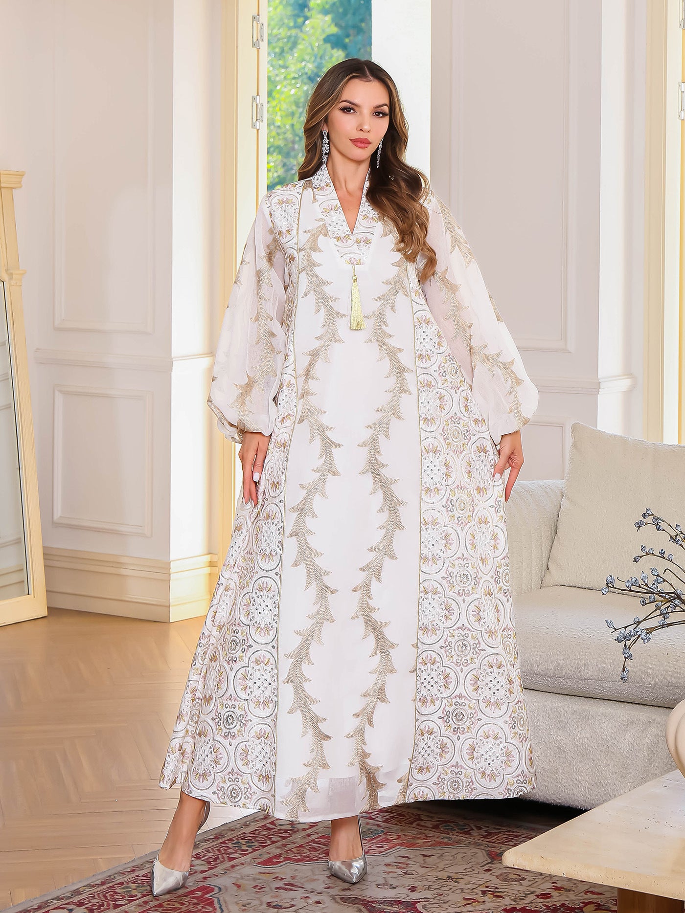 Heavy-duty mesh embroidery Middle Eastern abaya, a Muslim long robe